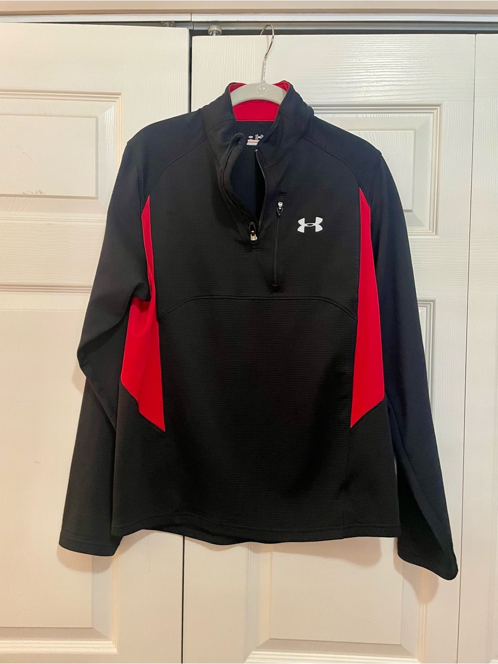 Under Armour Black and Red Allseason Gear Pullover